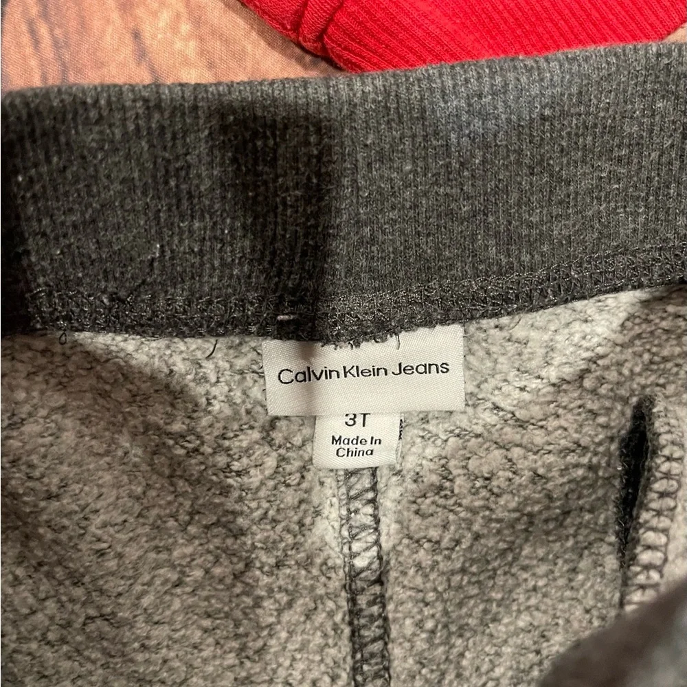 Calvin Klein Toddler Boy Sweatshirt Set 3T - Picture 2 of 3